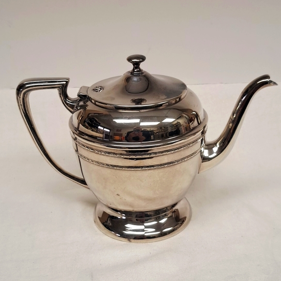 Vintage Essay Canada Silverplate teapot - Picture 11 of 14